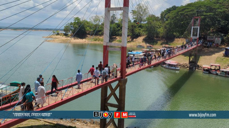 টানা ছুটিতে পর্যটকমুখর রাঙামাটি