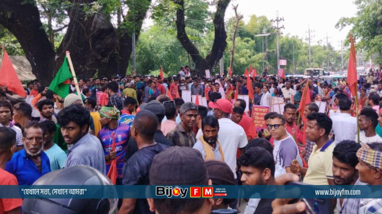 সিলেটে বিমানবন্দর সড়ক অবরোধ করলেন চা-শ্রমিকরা