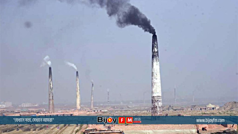 ইটভাটায় পুড়ছে মাটি, বিপন্ন হচ্ছে পরিবেশ